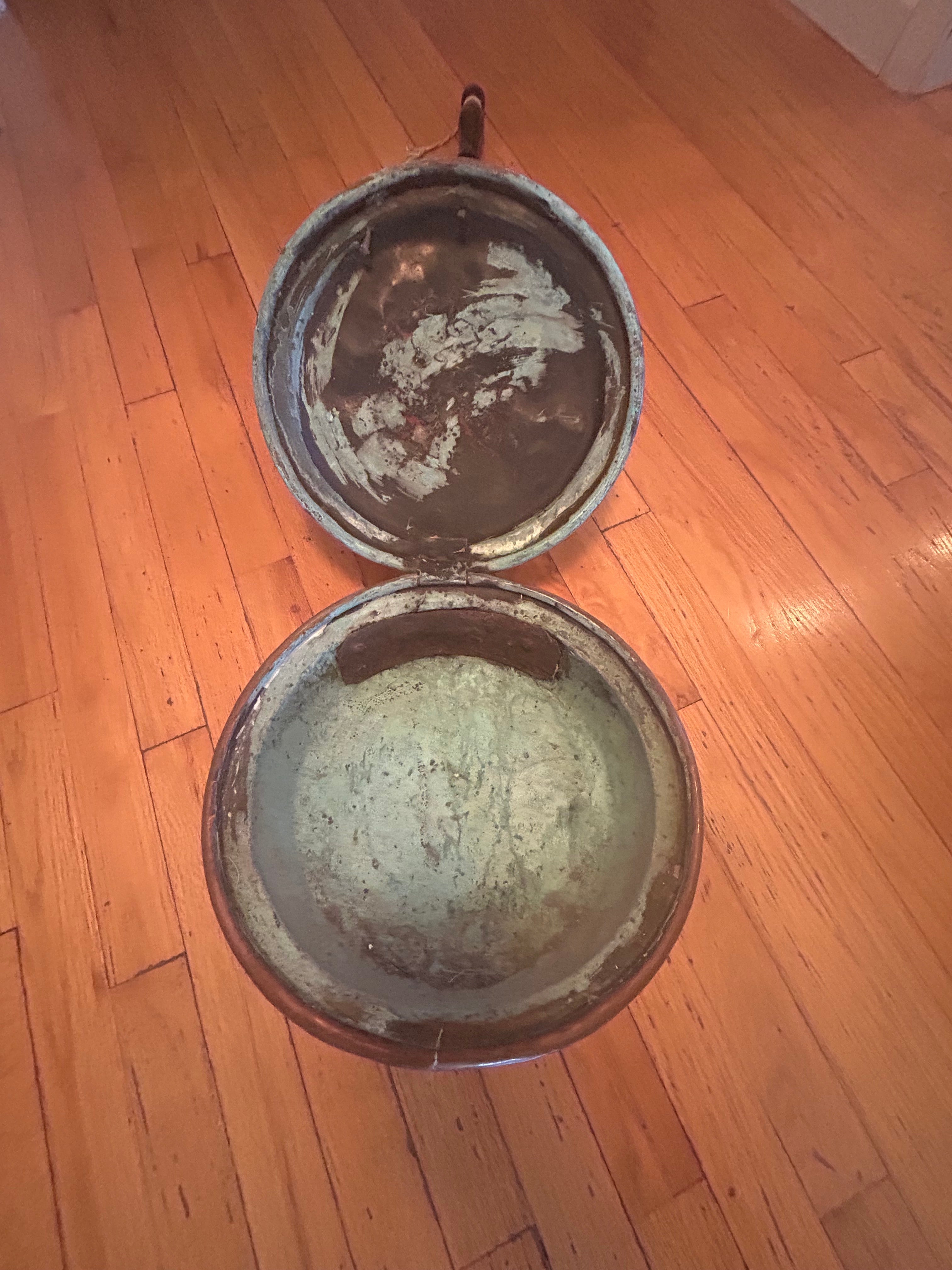 Victorian Hearthside Charm: Antique Hand-Hammered Copper Bed Warmer